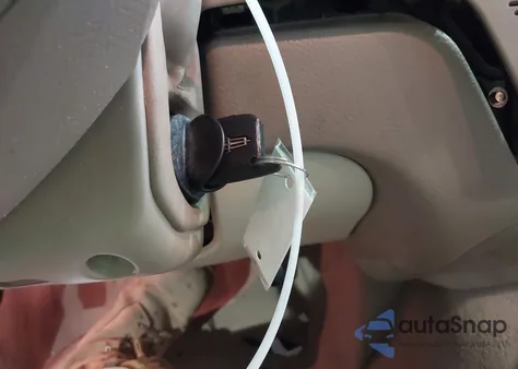 2011 Lincoln Town Car Signature Limited из США, поврежденный, VIN 2LNBL8CV2BX752529